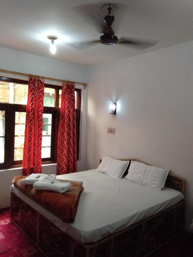 Howrah Guest House Srīnagar Eksteriør bilde