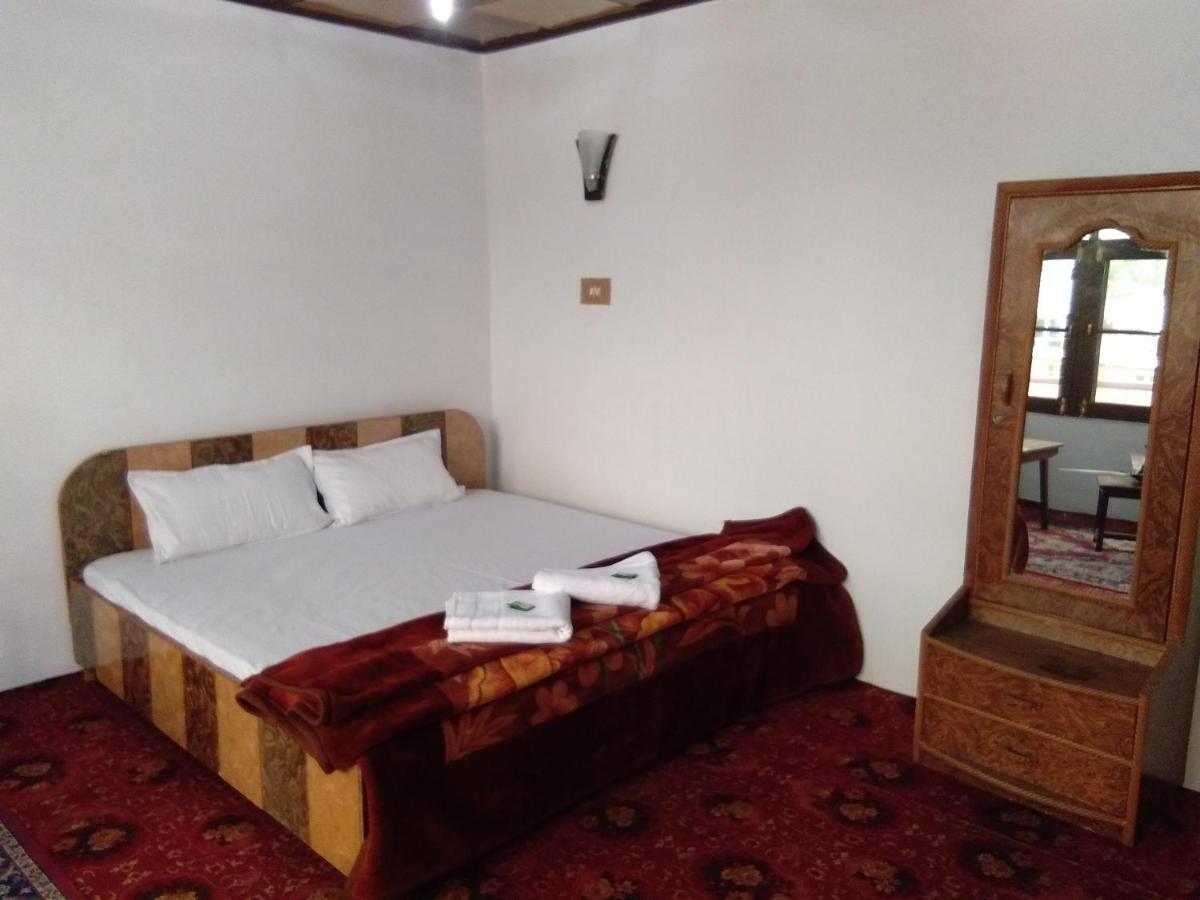 Howrah Guest House Srīnagar Eksteriør bilde