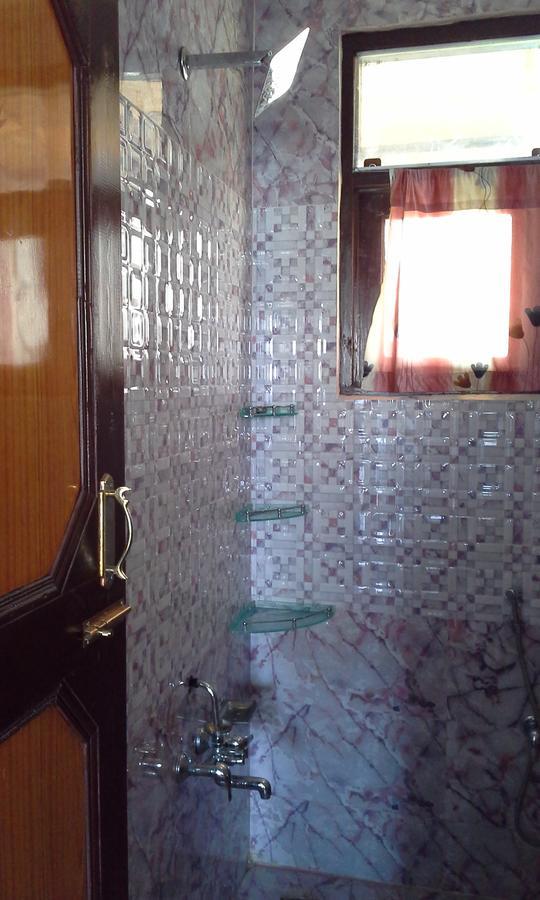 Howrah Guest House Srīnagar Eksteriør bilde