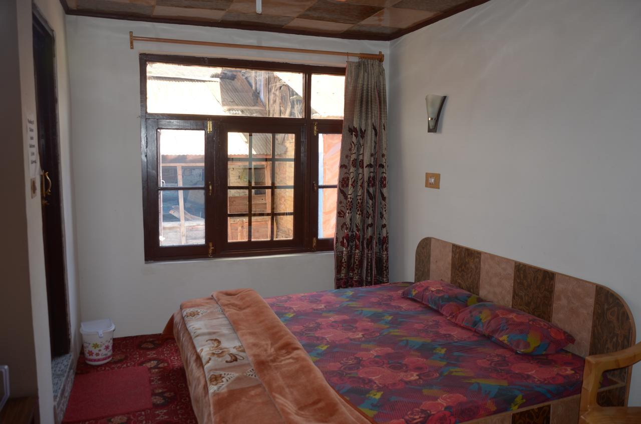 Howrah Guest House Srīnagar Eksteriør bilde