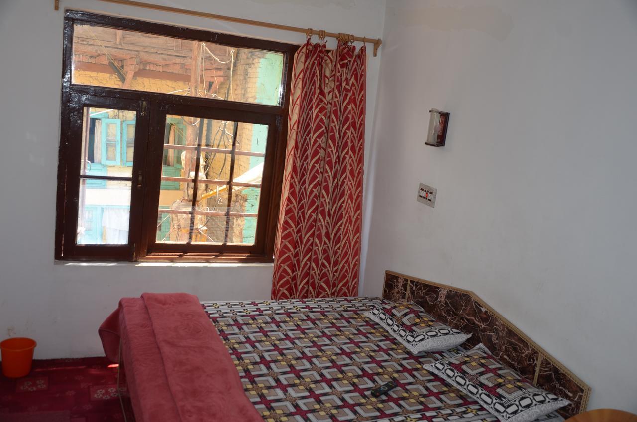 Howrah Guest House Srīnagar Eksteriør bilde