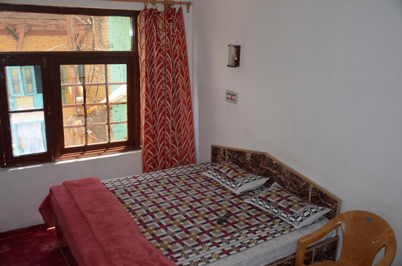 Howrah Guest House Srīnagar Eksteriør bilde